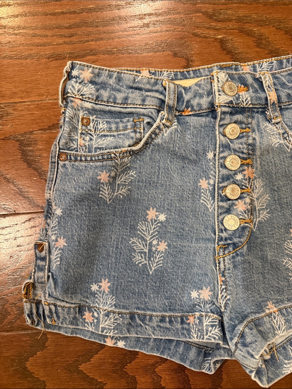 Pilcro high rise denim floral shorts, size 26 - Picture 3 of 6